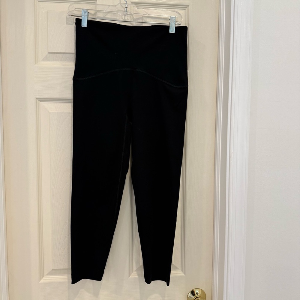 SPANX black High-Rise Shapewear Leggings 3/4 length size large